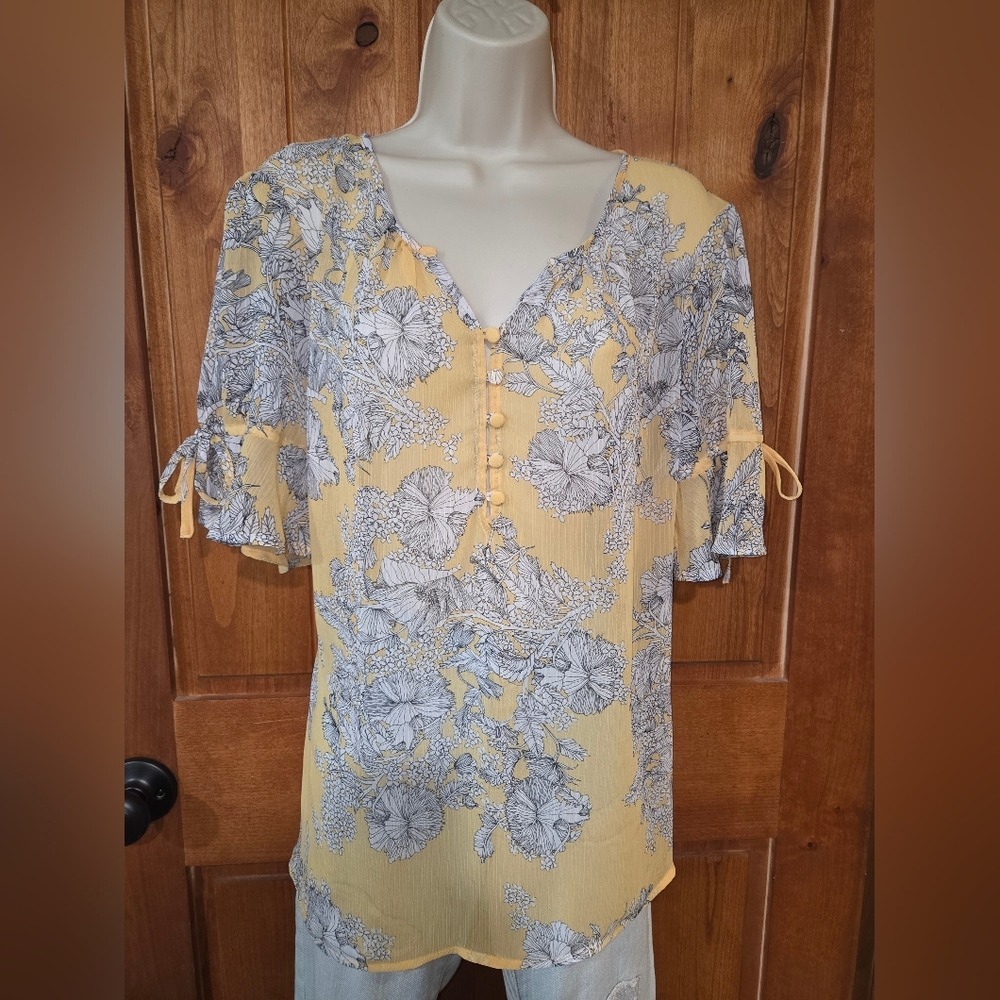 Liz Claiborne Yellow and Gray Floral Blouse‎